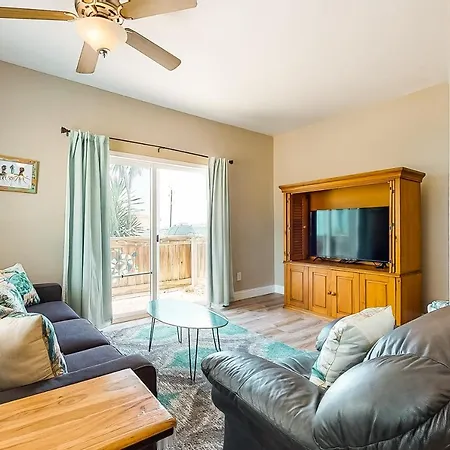 Leeward 802 Apartment
